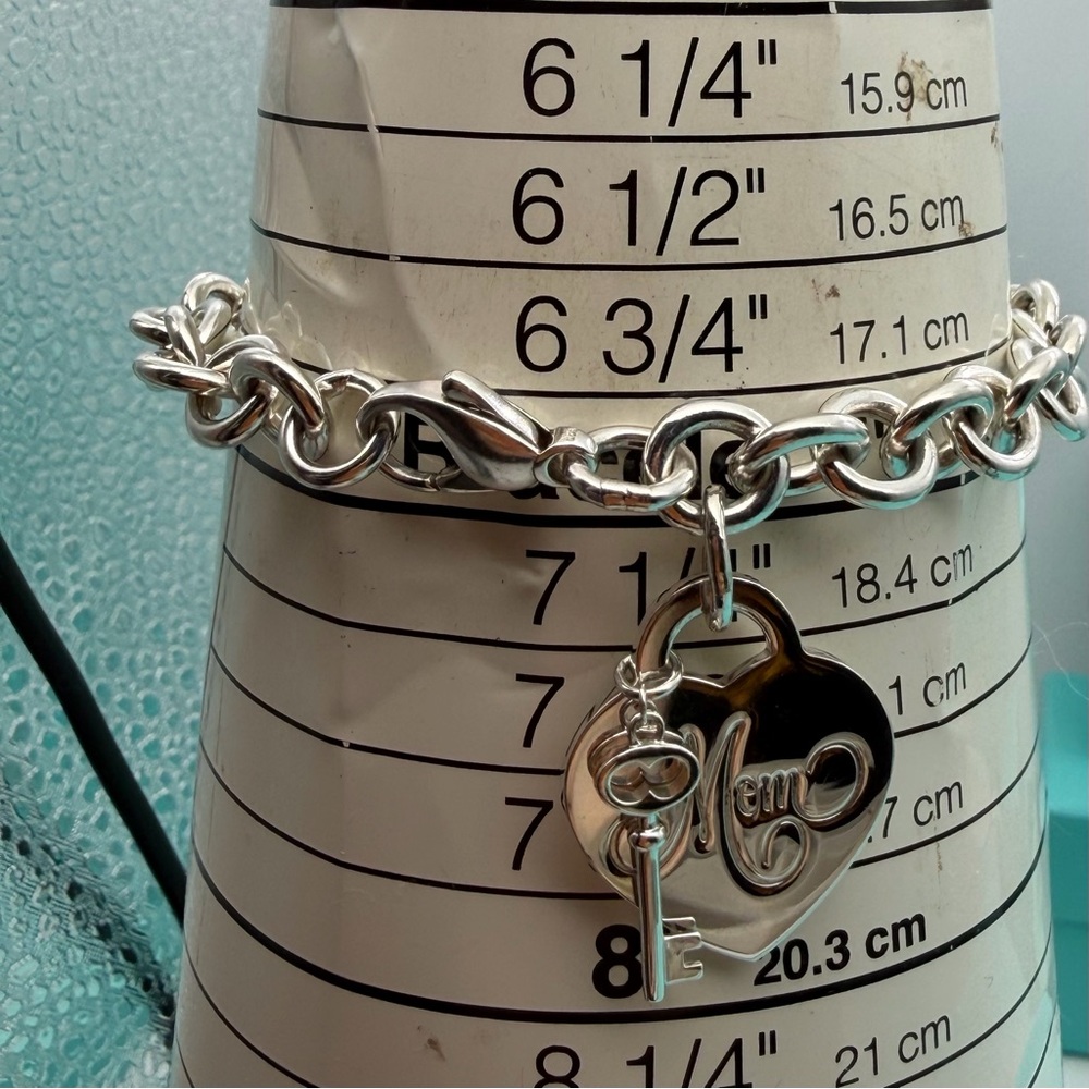 Tiffany & Co 7.75” medium heart mom charm with key charm bracelet - Picture 9 of 11
